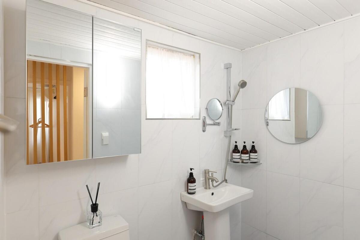 5min Hongdae, Sangsu St, Late Check Out Villa Seoul